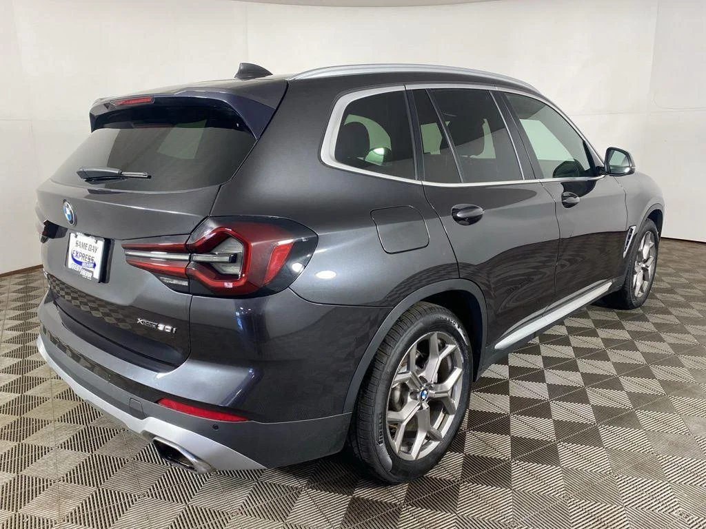 Used 2022 Dark Graphite BMW xDrive30i image 6