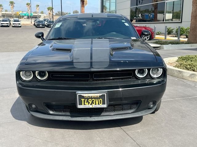 Used 2016 Black Dodge SXT image 2