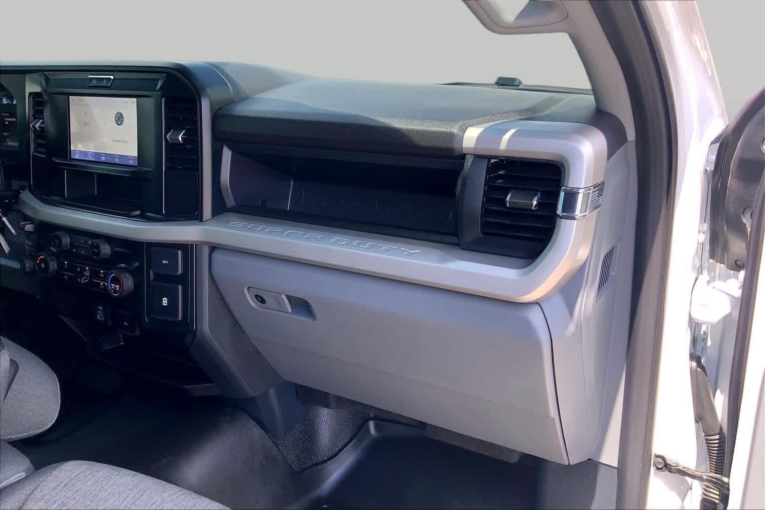 Used 2025 Oxford White Ford F-250 Pickup XL image 16