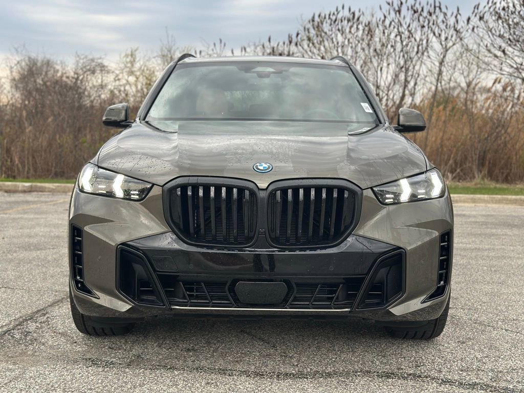 New 2026 Manhattan Green Metallic BMW xDrive50e image 2