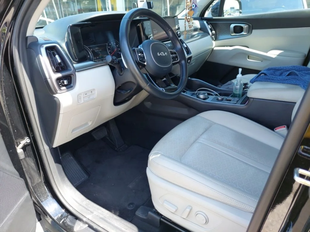 Used 2023 Aurora Black Kia EX image 2