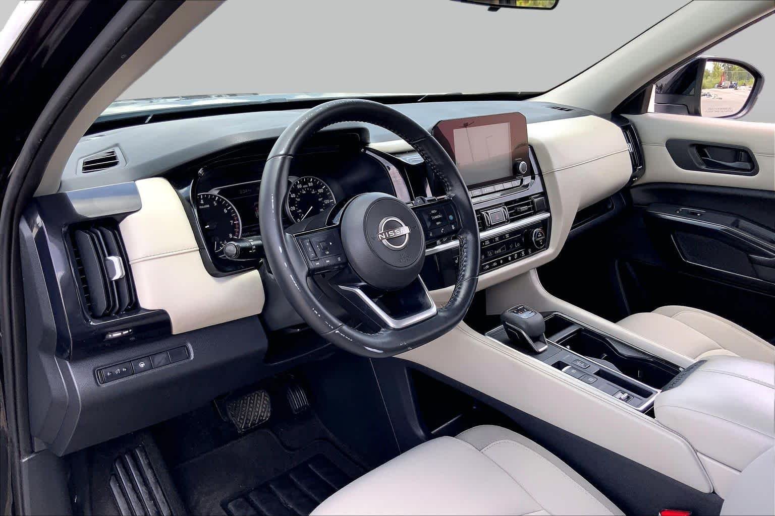 Used 2023 Super Black Nissan SV image 17