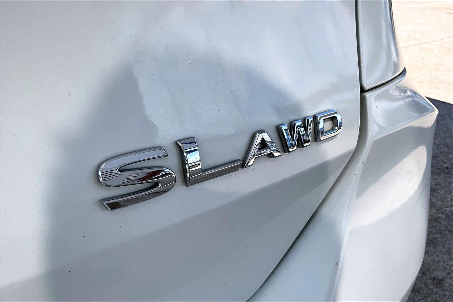 Used 2017 Pearl White Nissan SL image 9