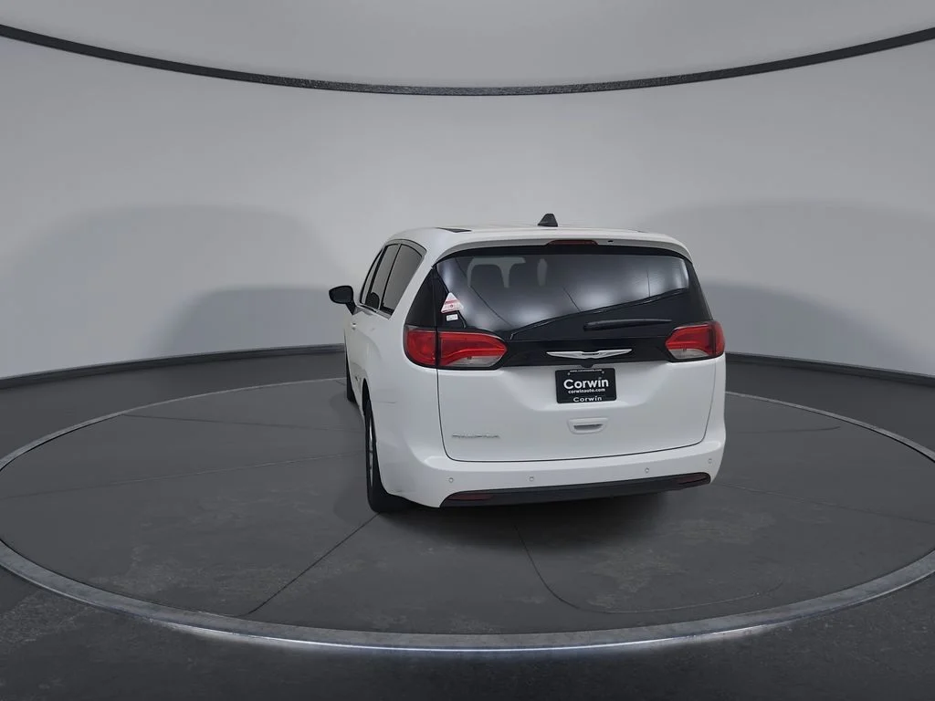 New 2027 Bright White Clear-Coat Exterior Paint Chrysler LX image 12