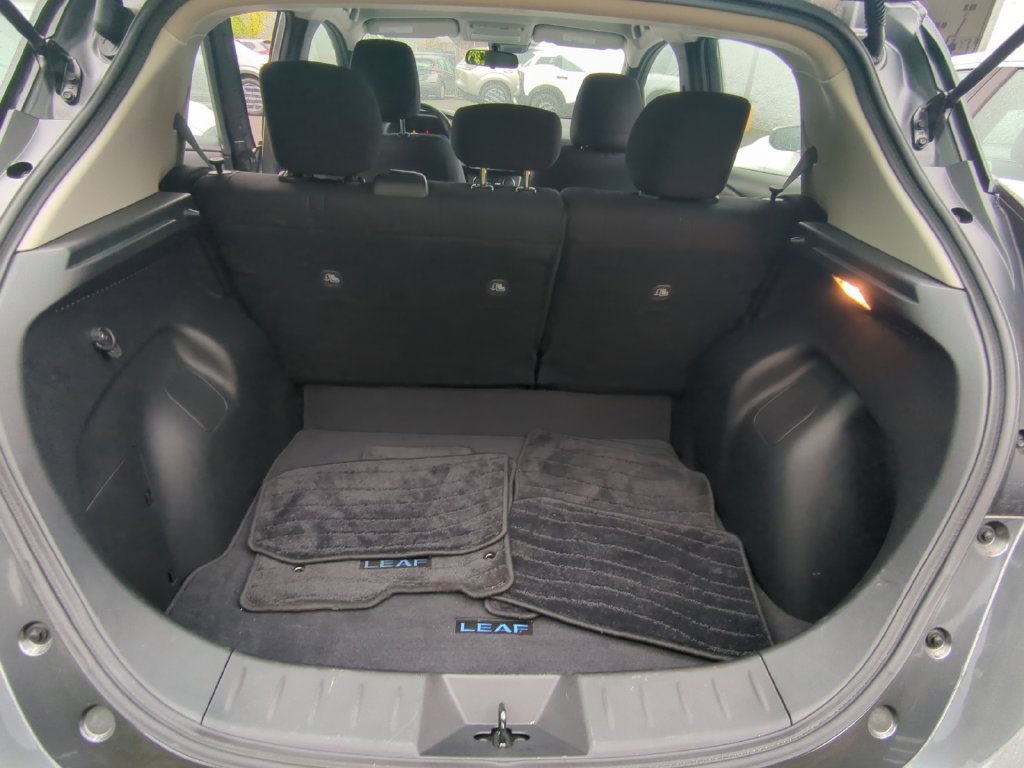 Used 2023 Gray Nissan S image 25