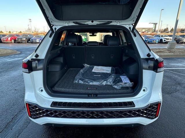 New 2026 Opal White W/Deep Black Roof Volkswagen 2.0T SE R-Line Black image 15