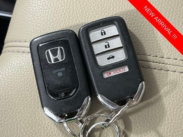 Used 2014 Basque Red Pearl II Honda Touring image 31
