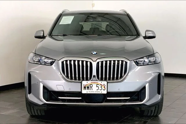 Used 2024 Skyscraper Grey Metallic BMW xDrive40i image 3