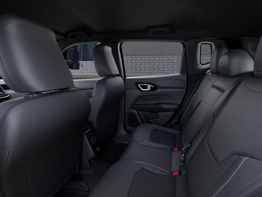 New 2026 Diamond Black Crystal Pearlcoat Jeep Latitude image 23