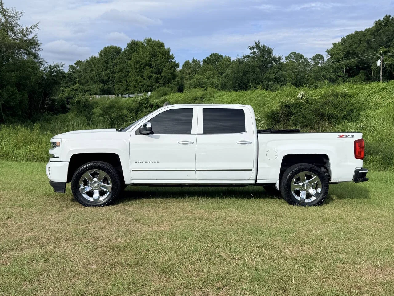 Used 2017 White Chevrolet LTZ Z71 4x4 4dr Crew Cab 5.8 ft. SB image 2