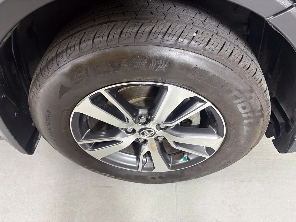 Used 2018 Black Toyota XLE image 10