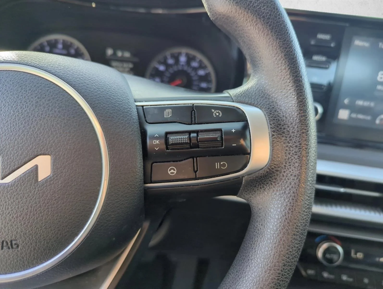 Used 2022 Everlasting Silver Kia LXS image 15