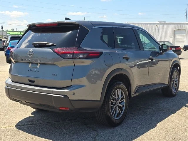 Used 2024 Gray Nissan S image 5