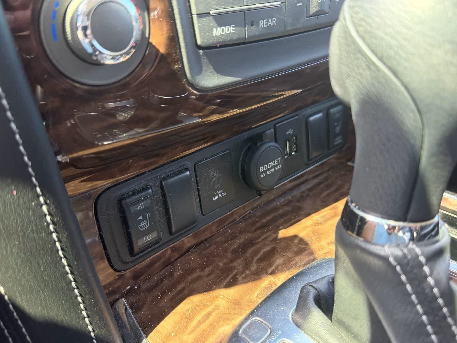 Used 2018 Gun Metallic Nissan SL image 12