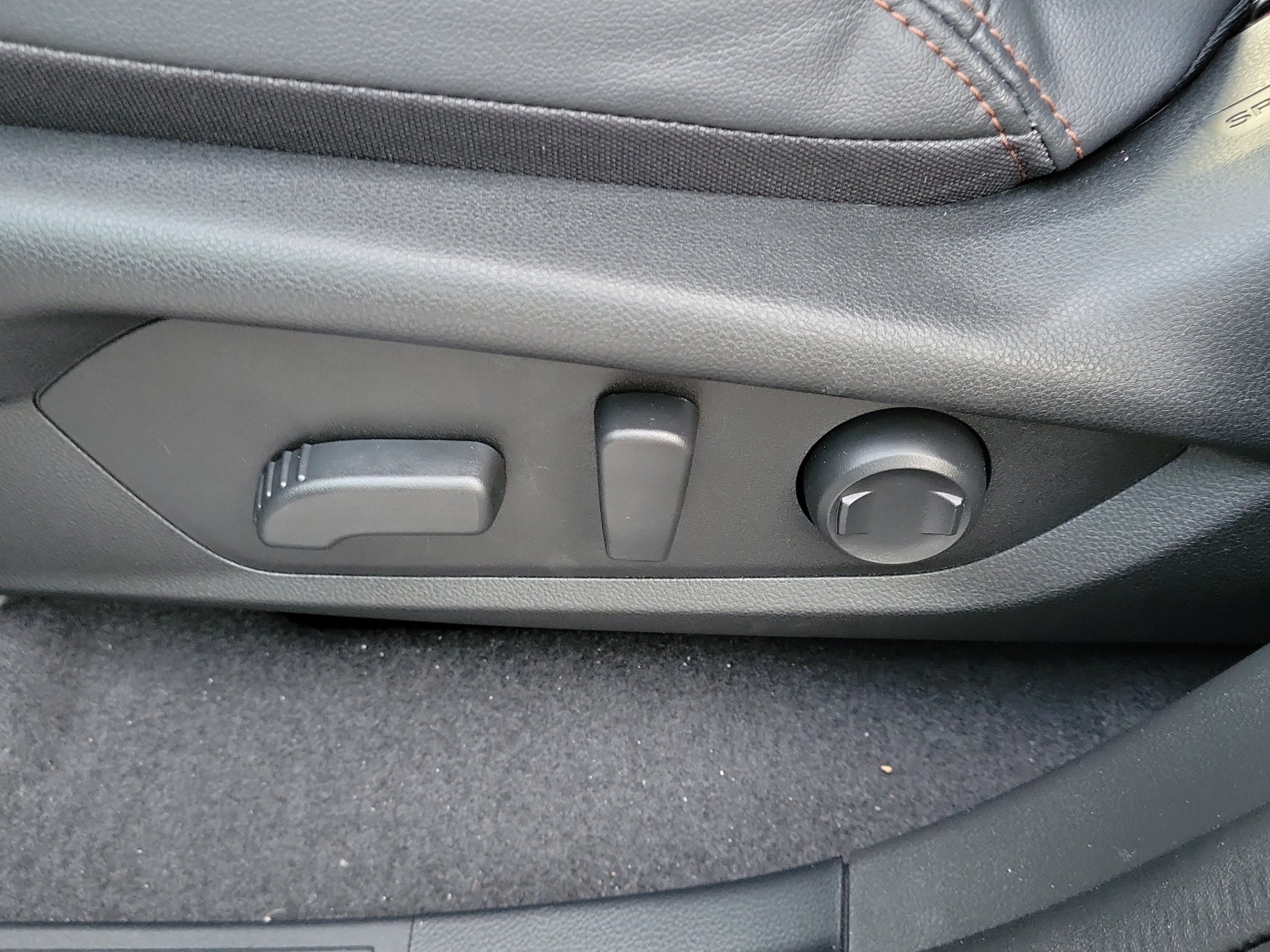Used 2025 River Rock Pearl Subaru Touring image 24