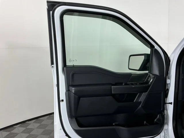 Used 2023 Oxford White Ford XLT image 13