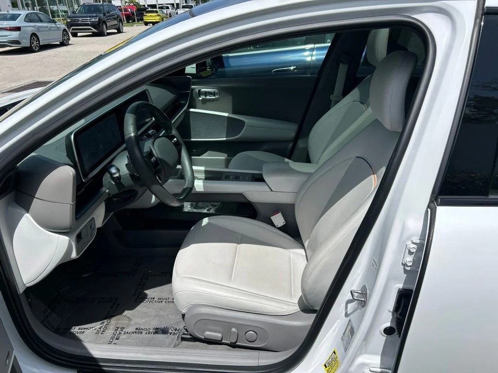 Used 2023 White Hyundai Limited image 15