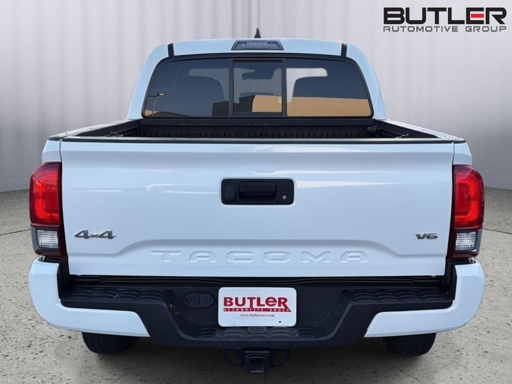 Used 2023 Ice Cap Toyota SR V6 image 5