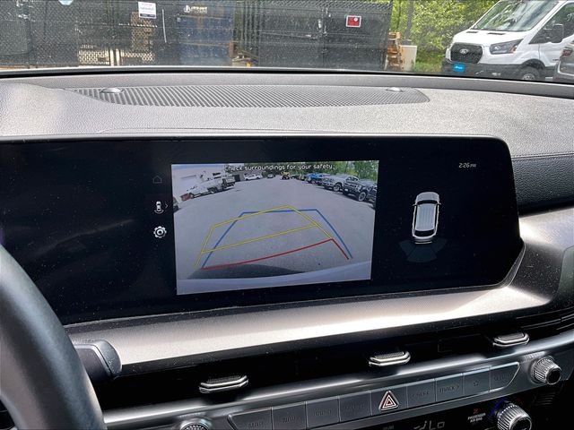 Used 2023 White Kia S image 26