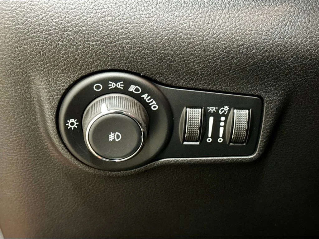 New 2026 Joose (DISC) Jeep Latitude image 38
