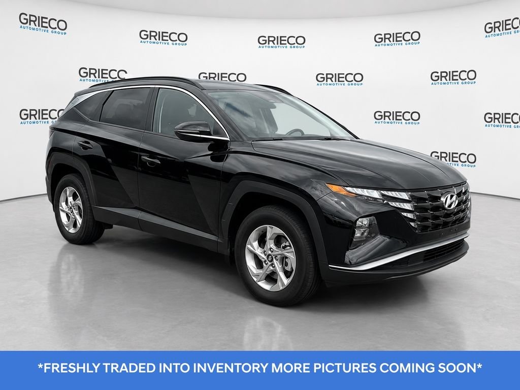 Used 2022 Black Hyundai SEL image 1