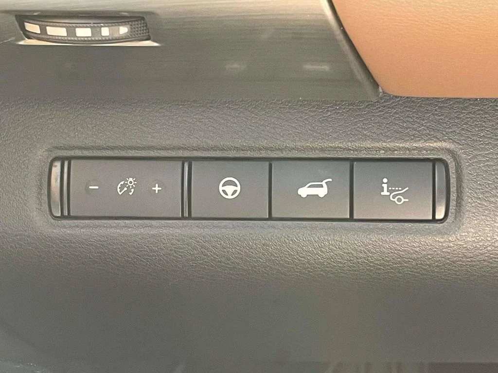 Used 2024 Gray Nissan Platinum image 28
