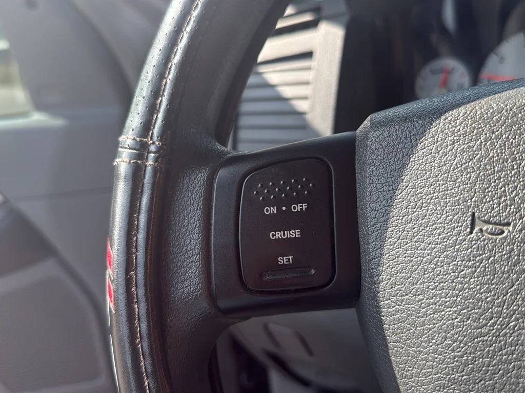 Used 2008 Gray Dodge SLT image 15