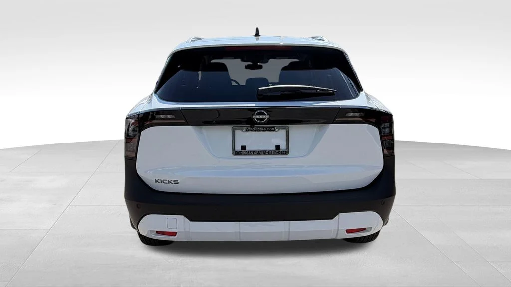 New 2026 Aspen White TriCoat / Super Black Two-tone Nissan SV image 7