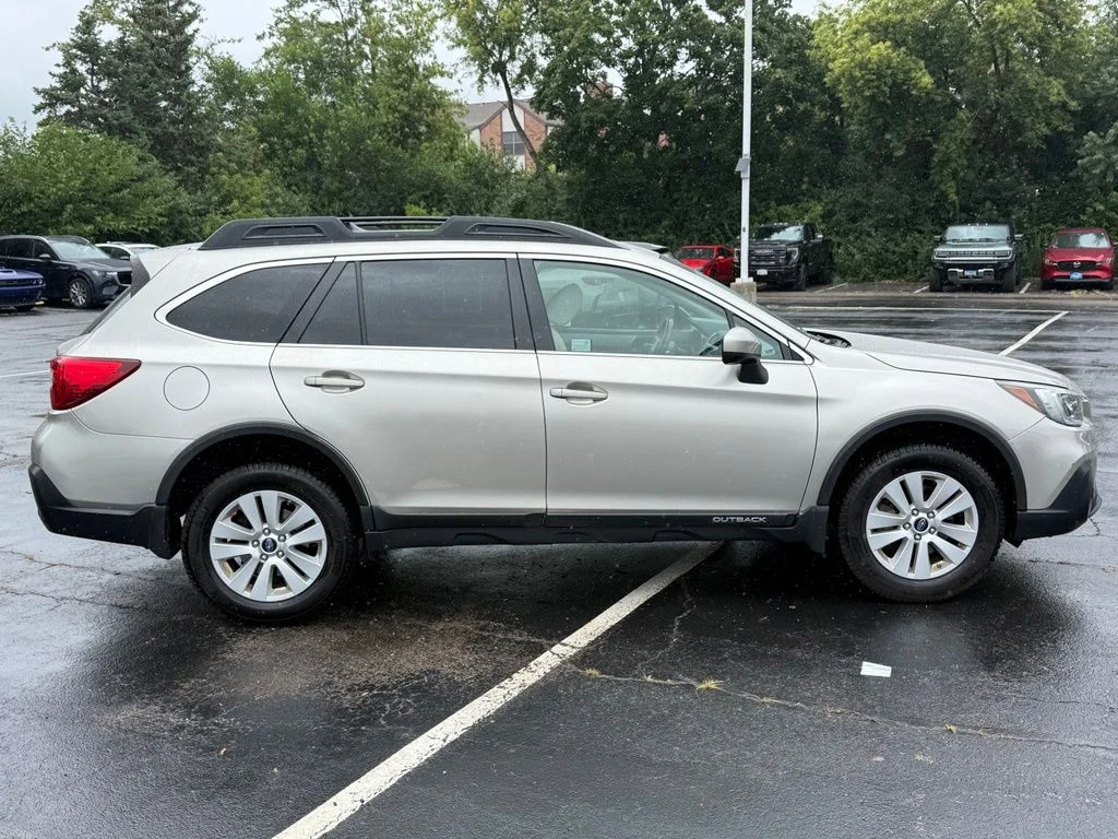 Used 2018 Gray Subaru 2.5i Premium image 8