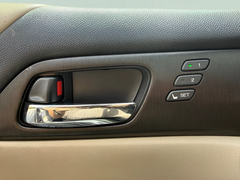 Used 2014 Modern Steel Metallic Honda Touring image 26