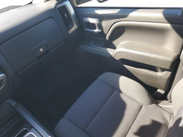 Used 2018 SILVER ICE METALLIC Chevrolet LT image 30
