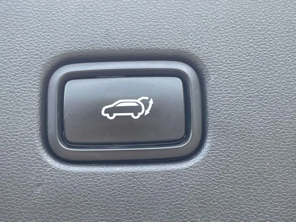 Used 2022 Silver Hyundai SEL Convenience image 10