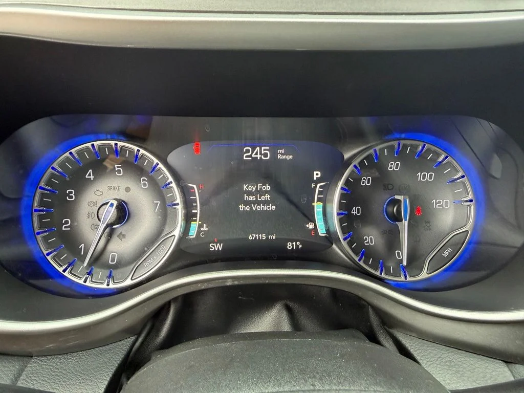 Used 2022 Crystal Metallic Chrysler Touring L image 20
