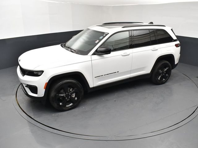 Used 2024 White Jeep Limited image 15
