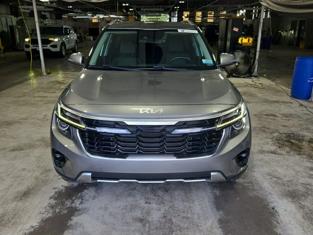 Used 2024 Gray Kia EX image 3