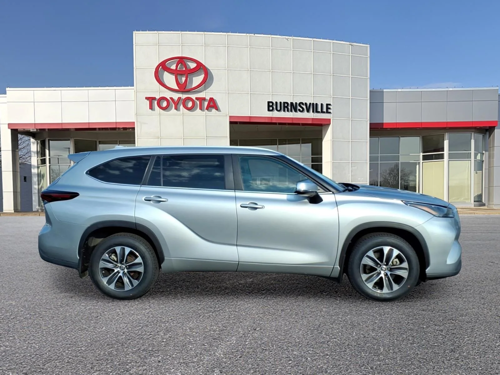 Certified 2024 Toyota Highlander XLE with VIN 5TDKDRBH9RS553468 for sale in Burnsville, Minnesota