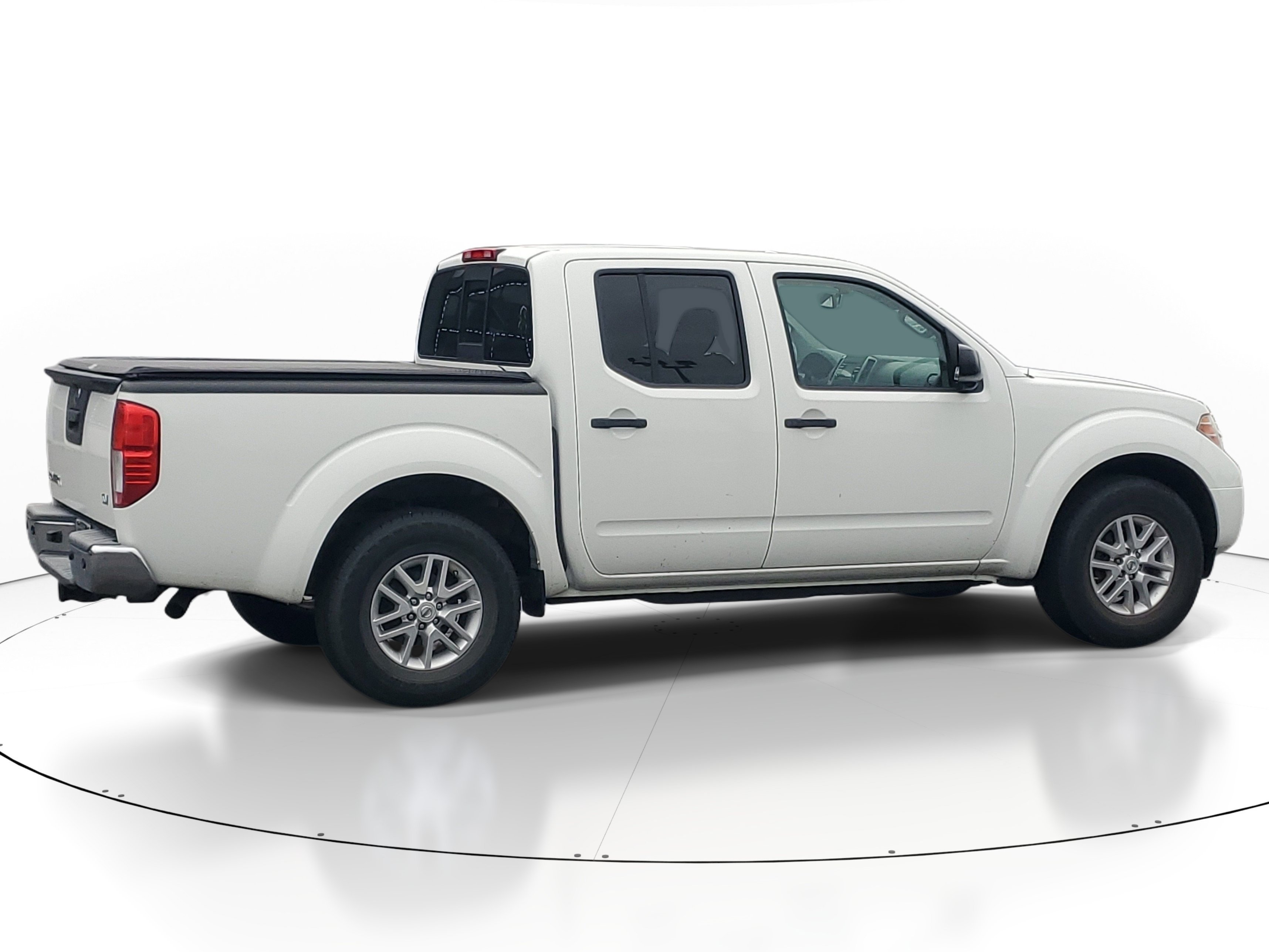 Used 2014 Glacier White Nissan SV image 5