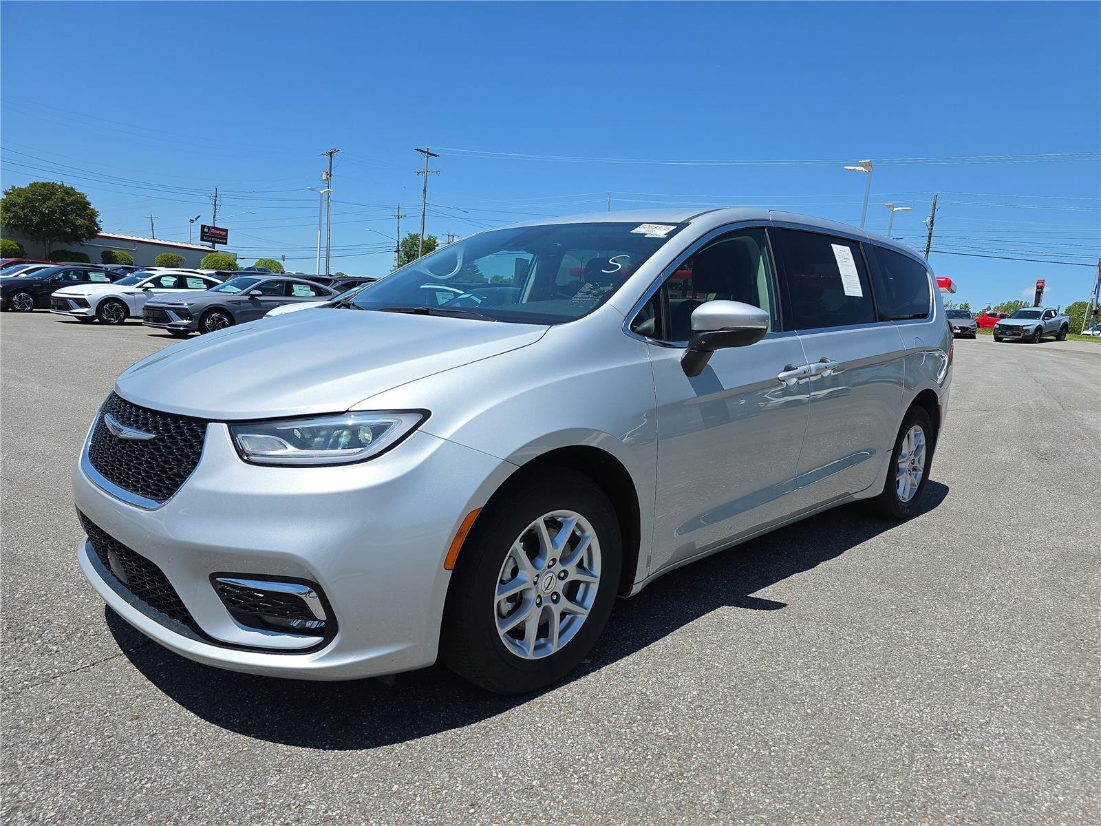 Used 2023 Silver Mist Clearcoat Chrysler Touring L image 9
