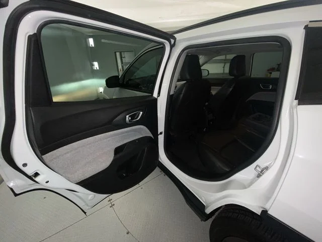 Used 2022 White Jeep Latitude Lux image 21