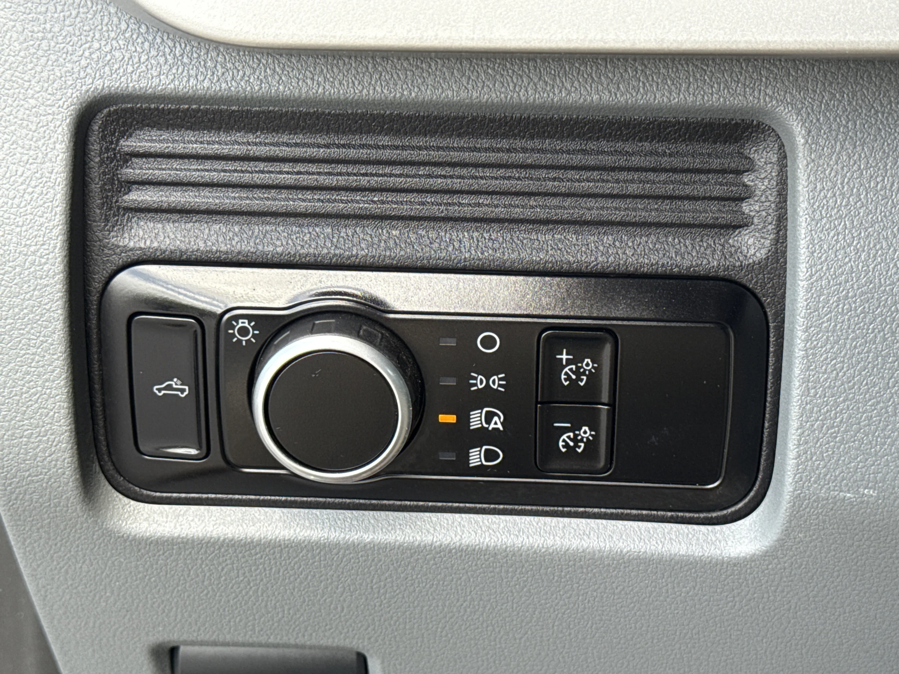Used 2025 Oxford White Ford XL image 35