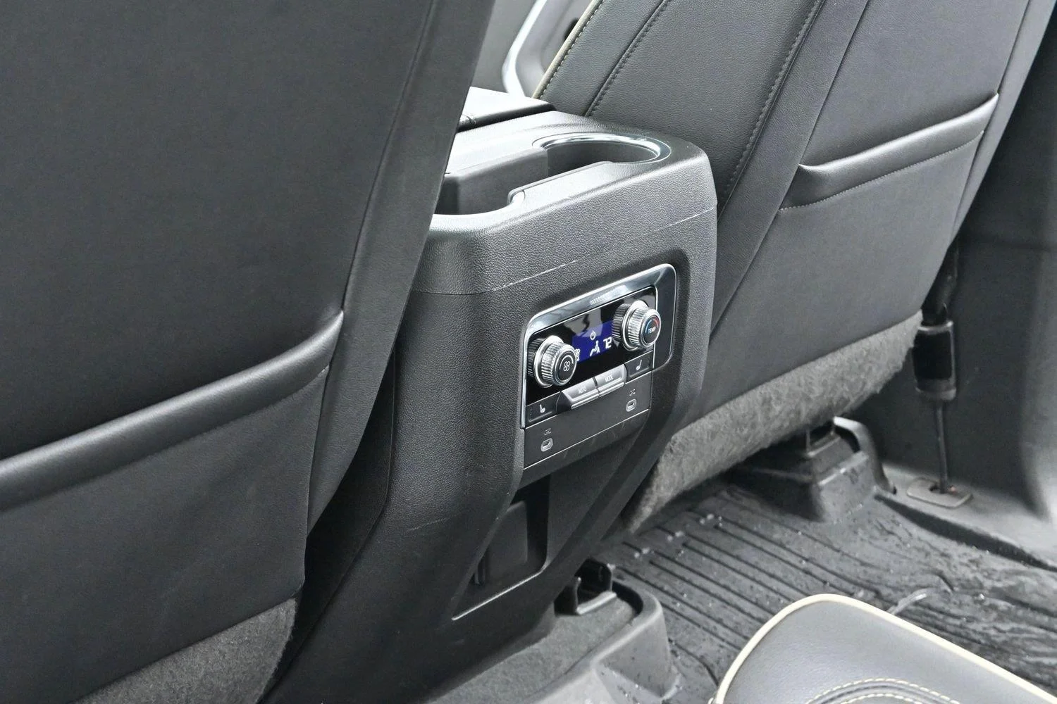 Used 2022 SUMMIT WHITE GMC SLT image 33