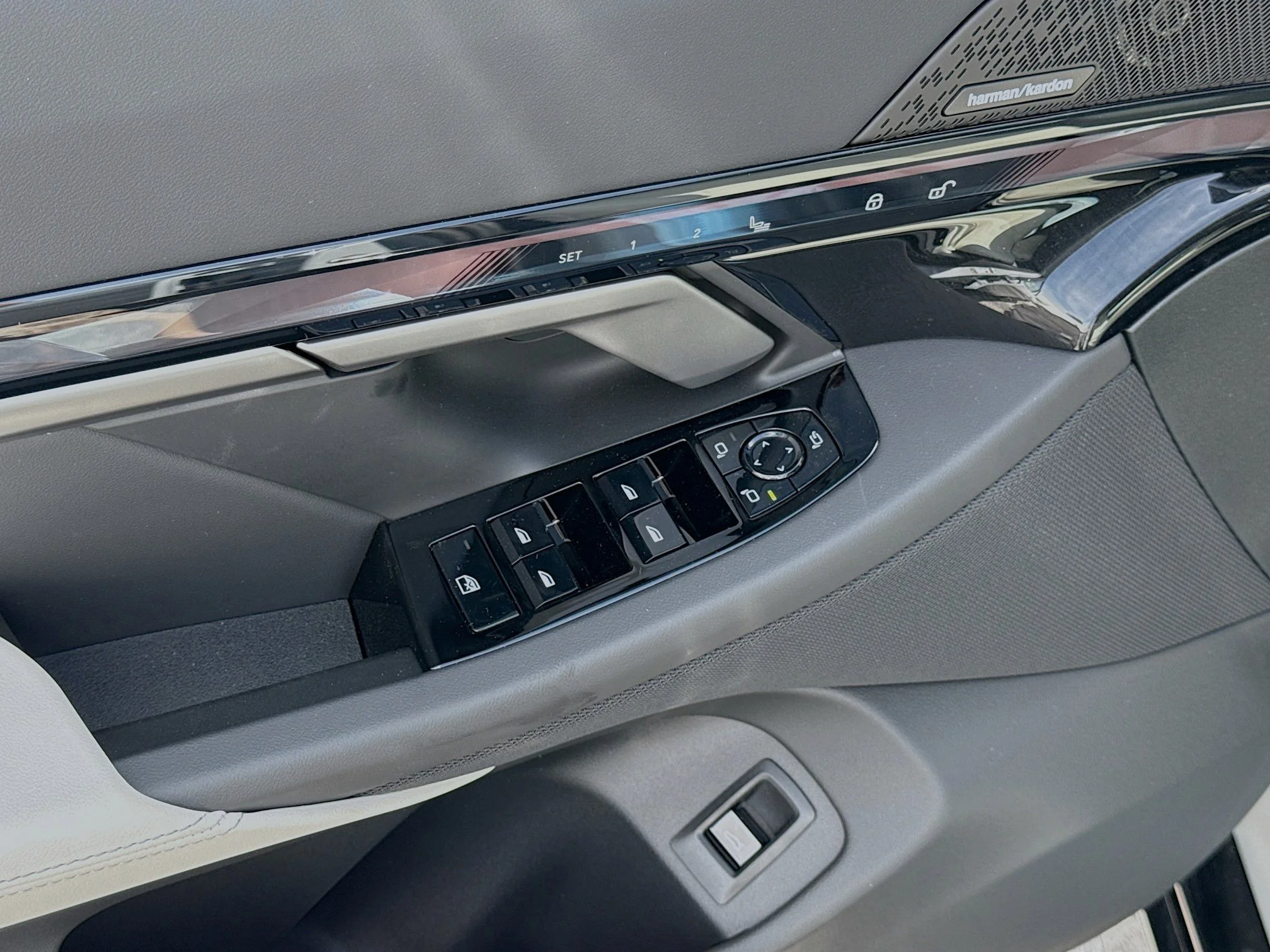 New 2027 Brooklyn Grey Metallic BMW 530i xDrive image 23