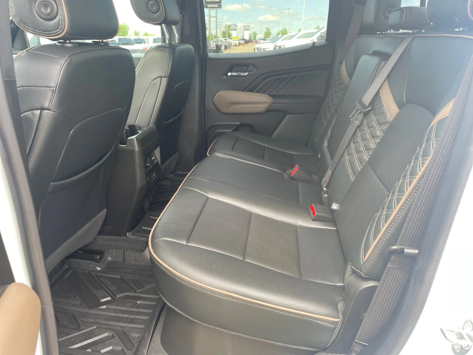 Used 2023 Summit White GMC Denali Crew 4x4 Leather Sunroof Nav image 18