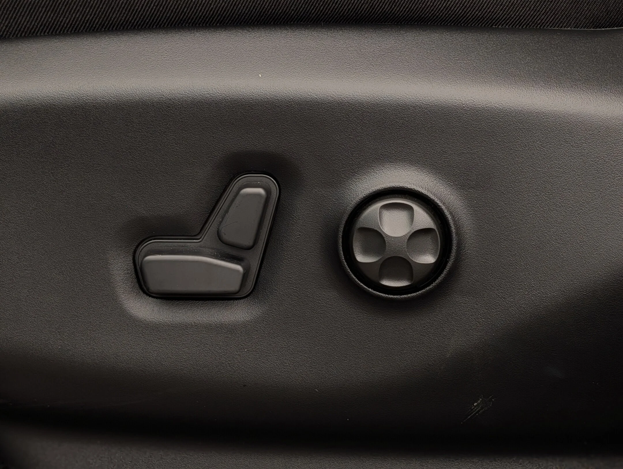 New 2027 Black Chrysler Select - - AWD - Customer Preferred Pkg 27L - Safety Sphere - Full Sunroof & More! image 14