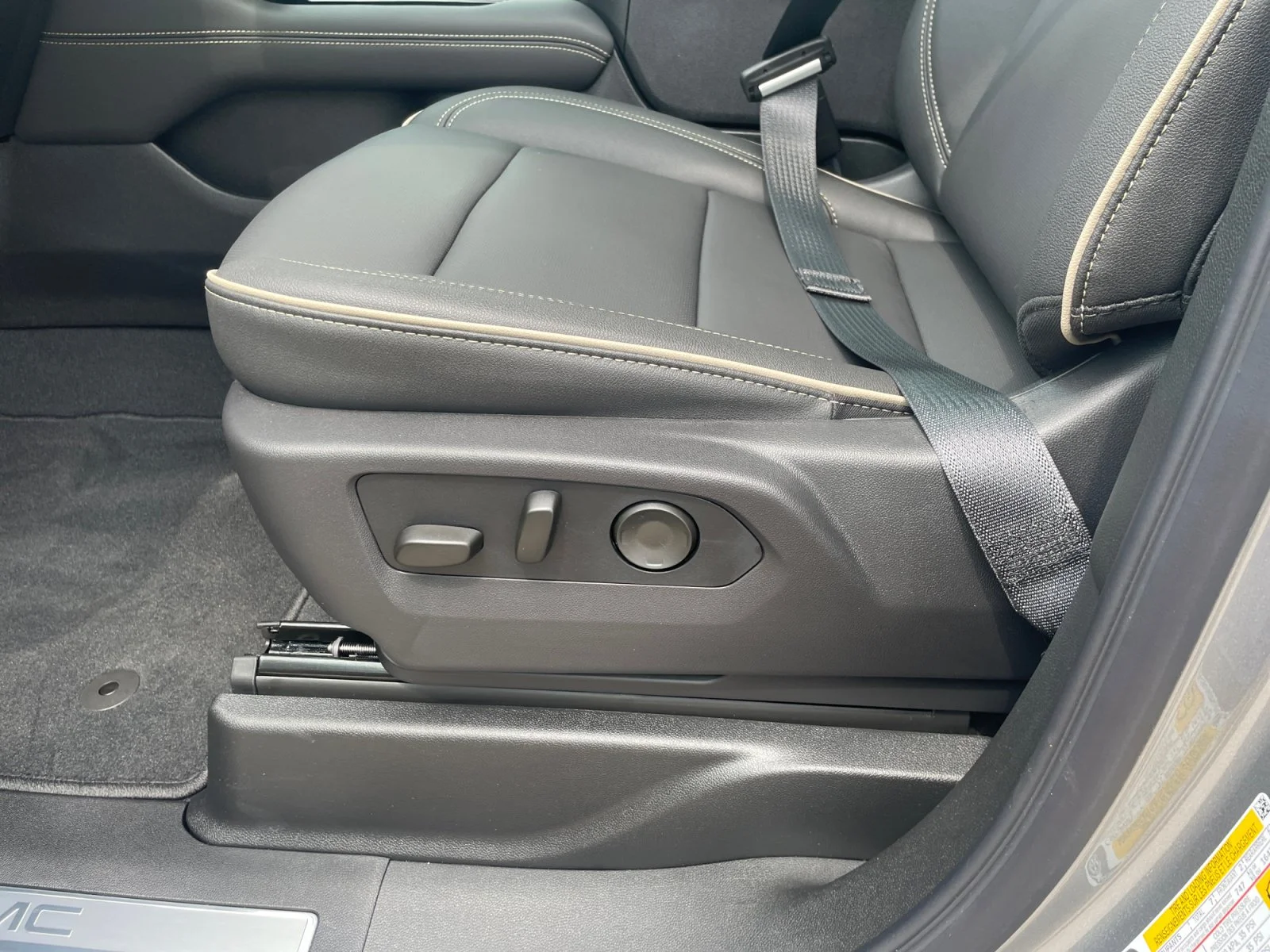 New 2026 Sterling Metallic GMC Elevation image 16