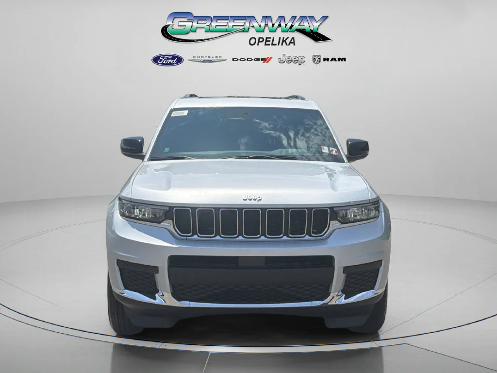 New 2026 Silver Zynith Exterior Paint Jeep Laredo X image 2