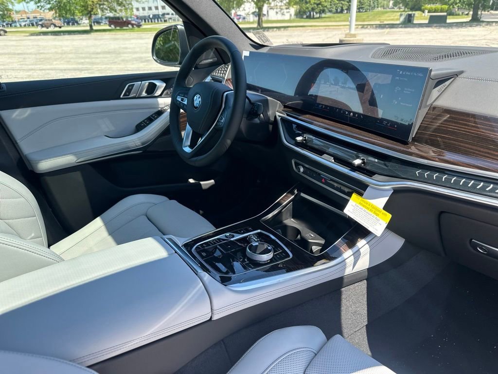 New 2026 Black Sapphire Metallic BMW xDrive40i image 26