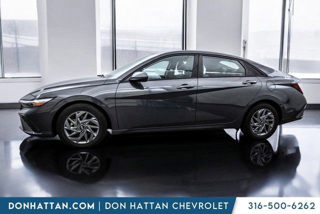 Used 2024 Hyundai Elantra SEL with VIN KMHLM4DG9RU647949 for sale in Park City, KS