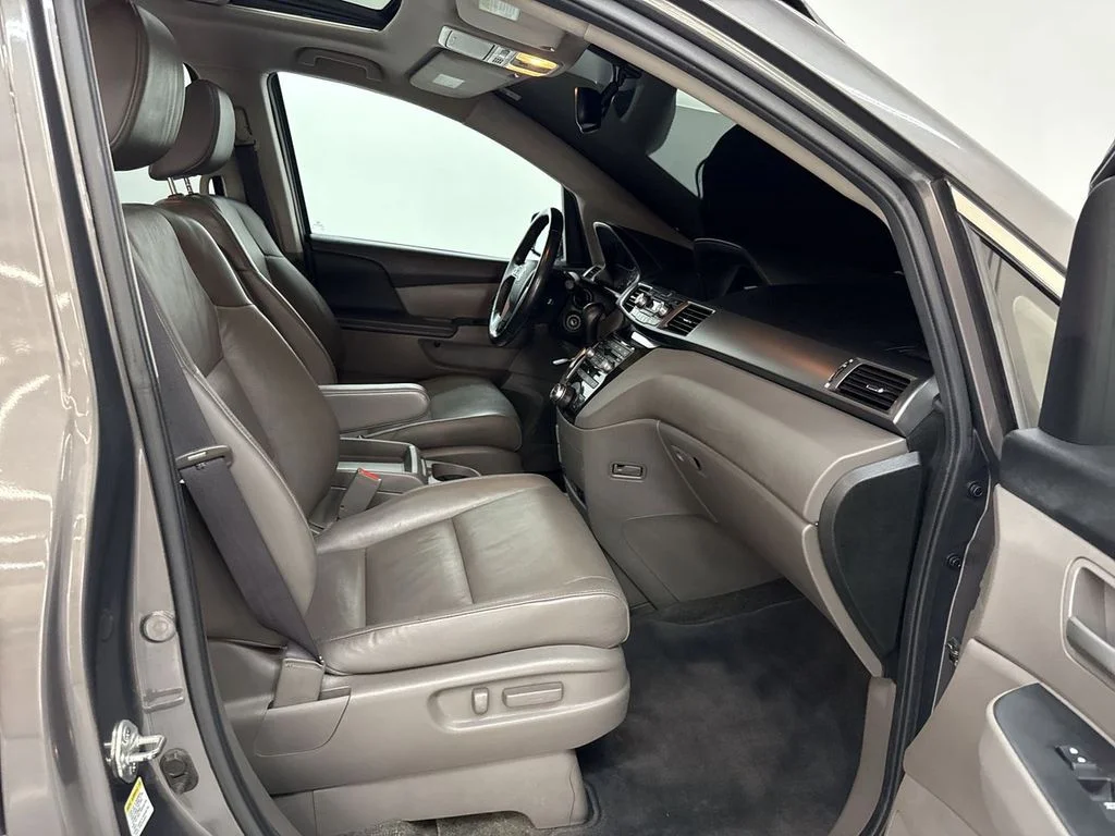 Used 2013 White Diamond Pearl Honda Touring Elite image 18