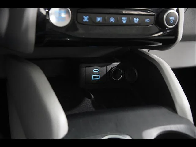Used 2023 Iconic Silver Ford Platinum image 38